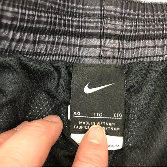 Nike Athletic Black & White Striped Swim Trunks Mesh Lined Board Shorts Mens XXL - Picture 2 of 7